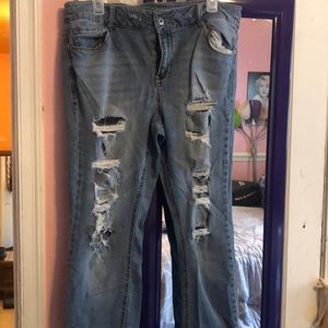 Distressed skinny jeans